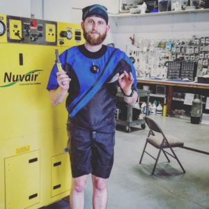diving unlimited international tls350 drysuit dry suit shorty shortie spyderco knife